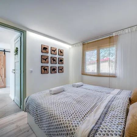 Zoeld Ajtos Haz بيت للعطل