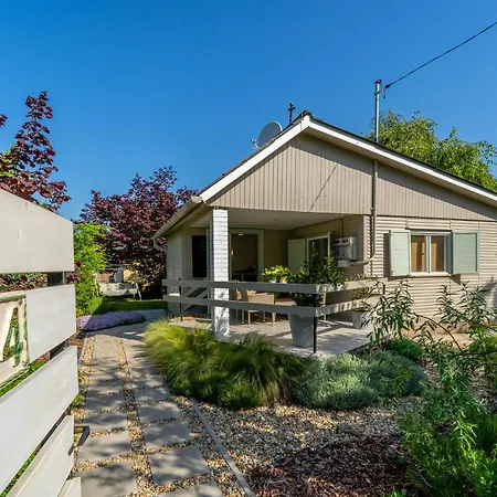 Zoeld Ajtos Haz بيت للعطل