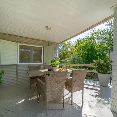 Zoeld Ajtos Haz * Gárdony