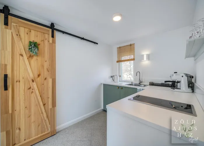 Zoeld Ajtos Haz Gárdony